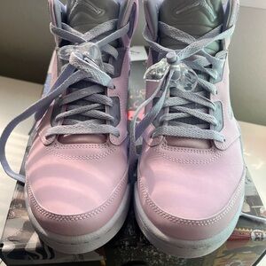Air Jordan 6 Retro SE Women's Sneakers in Light Pink and Gray